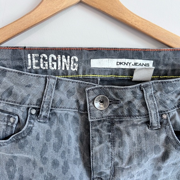 Trendy DKNY Jeans Animal Print Leggings - Size 8, EUC - Picture 2 of 6